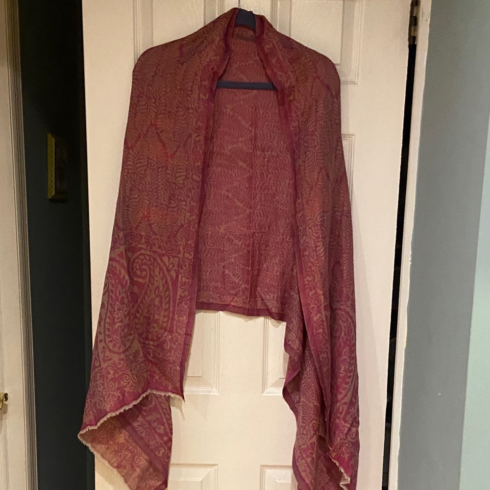 Elegant Pink/Purple Patterned Shawl